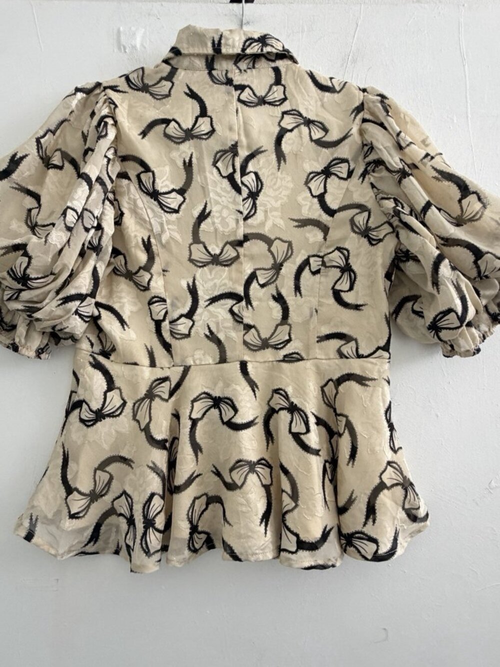NEW Gracia Black Cream Bow Puff Sleeve Blouse M Top MEDIUM NWOT - Picture 5 of 7